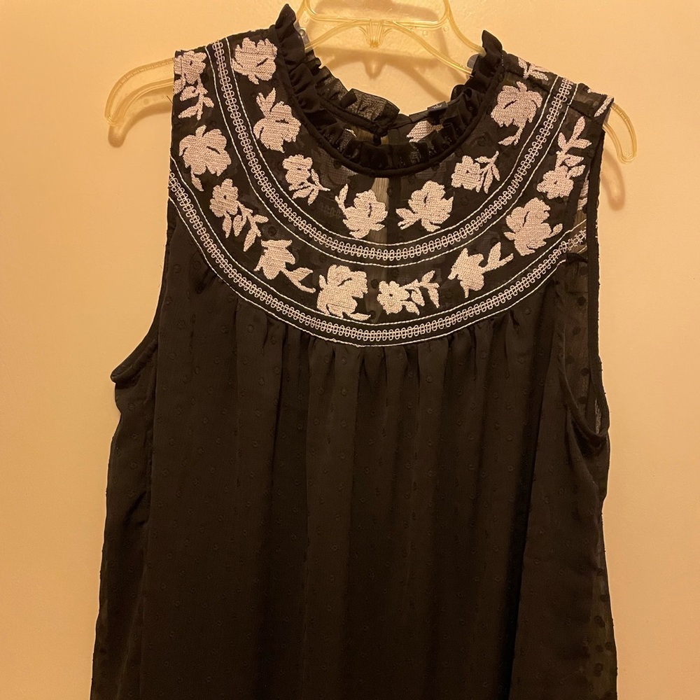 NWT Torrid sleeveless blouse size 1